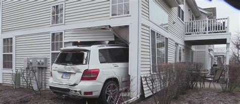 SUV crashes into townhomes in Niles; 2 taken to hospital with non-life-threatening injuries